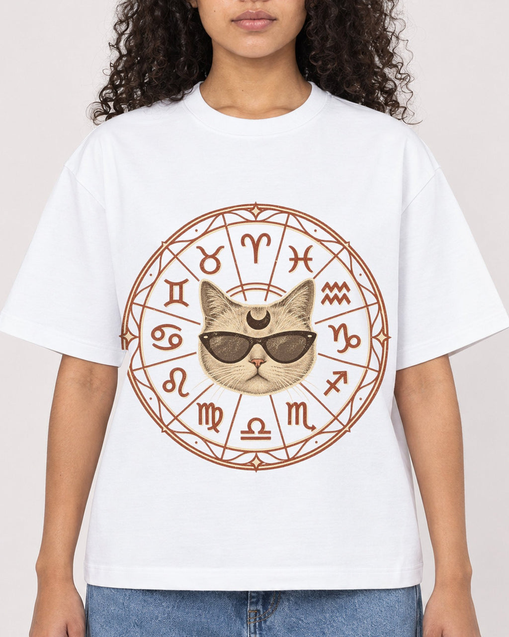 Mockup Boxy Heavyweight Tee White female close-up 10