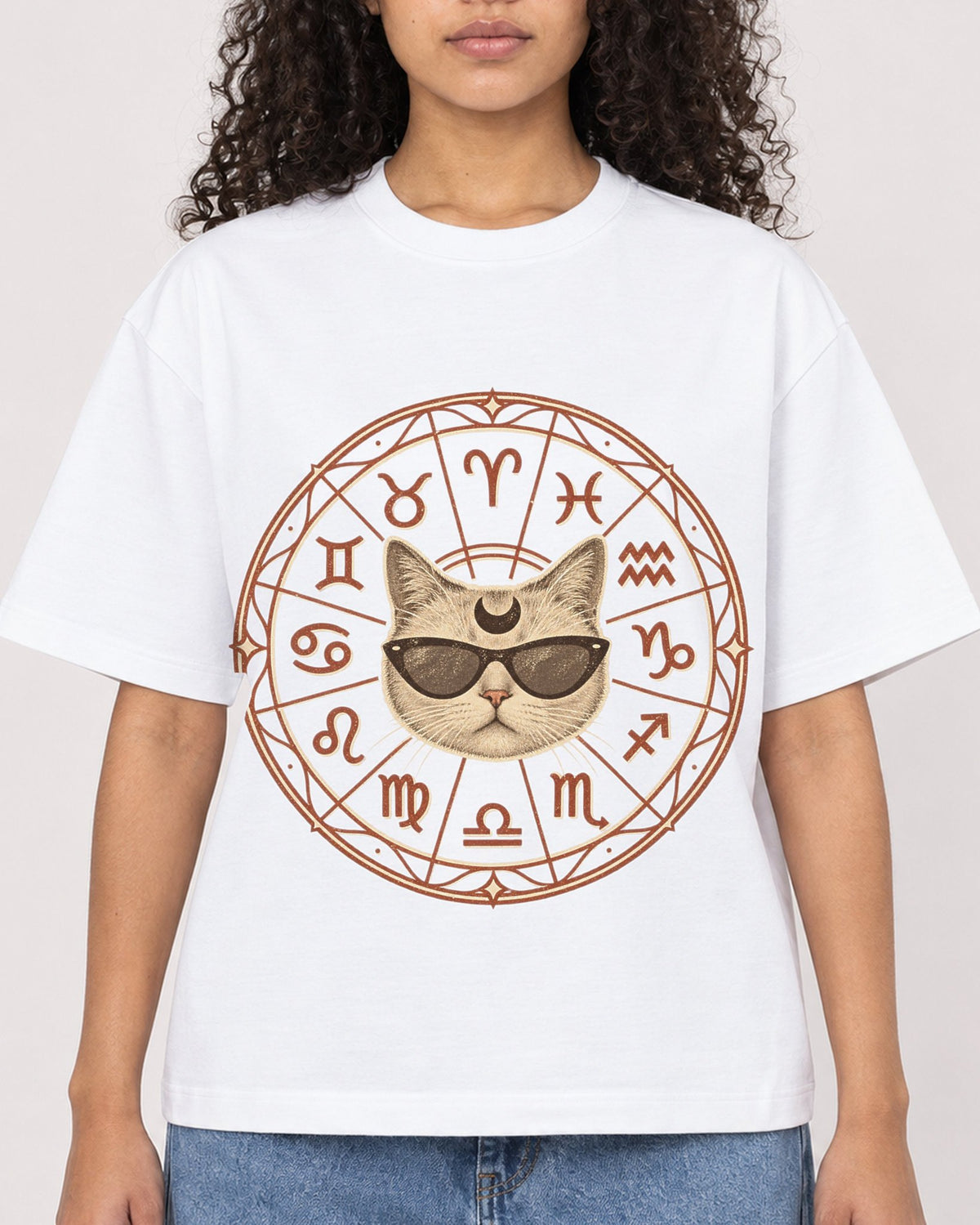 Mockup Boxy Heavyweight Tee White female close-up 10