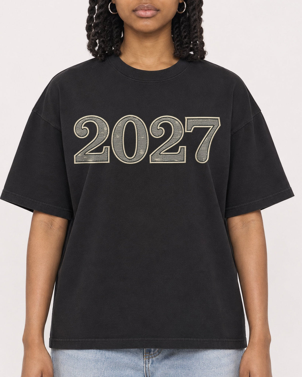 Mockup Boxy Heavyweight Tee Black female close-up 15