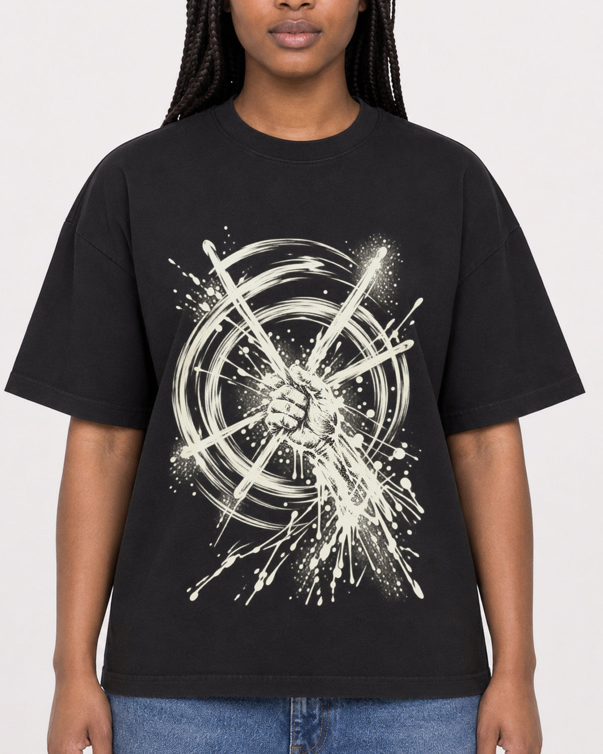 Mockup Boxy Heavyweight Tee Black female close-up 04