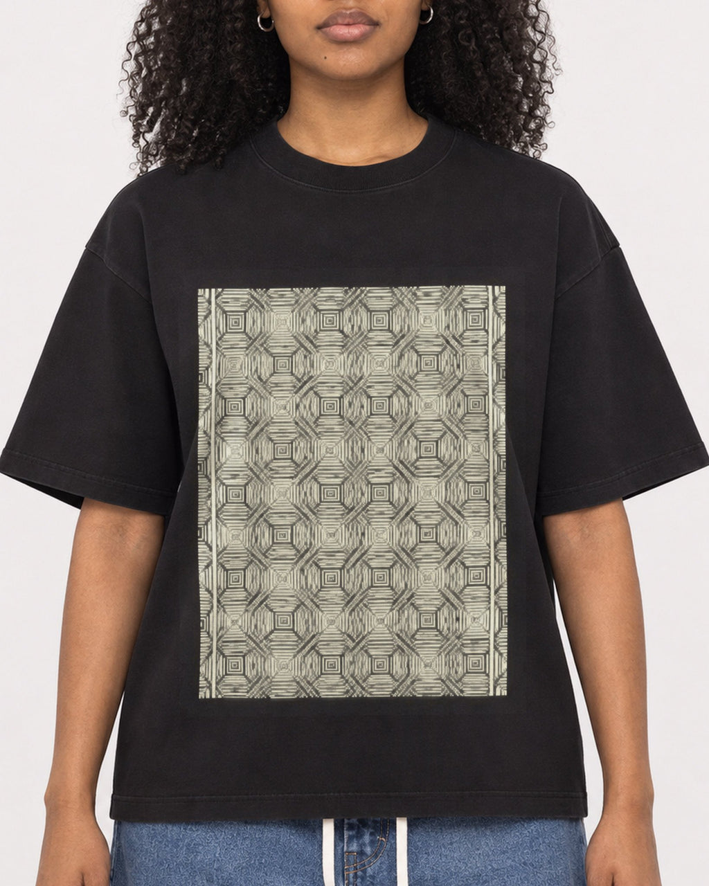 Mockup Boxy Heavyweight Tee Black female close-up 05
