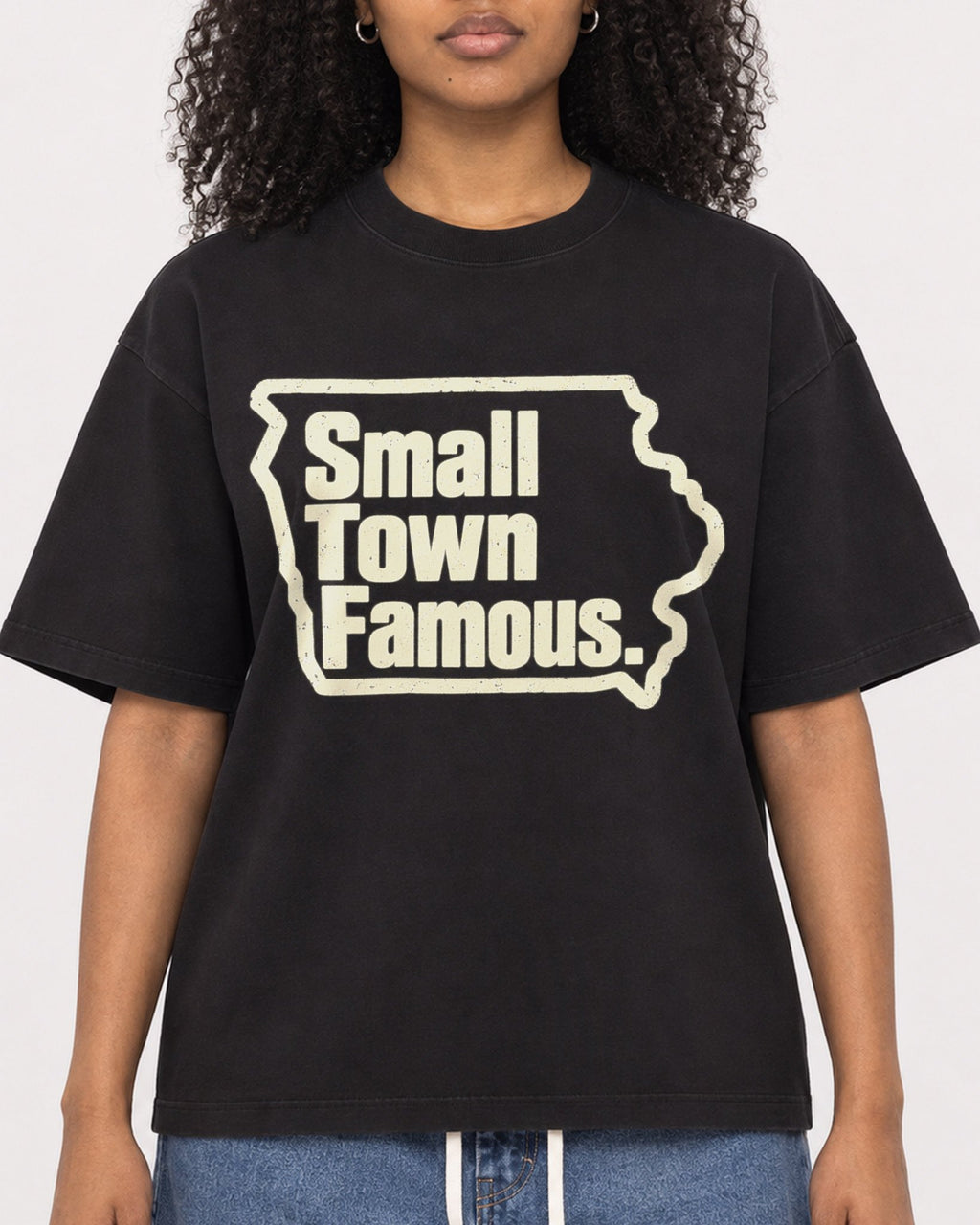 Mockup Boxy Heavyweight Tee Black female close-up 05