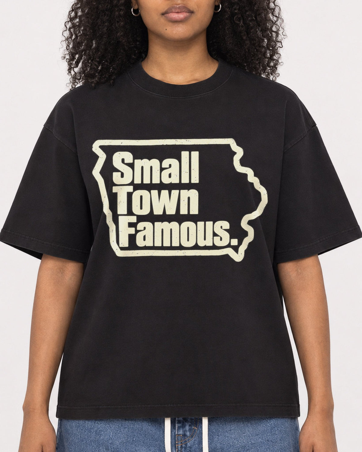 Mockup Boxy Heavyweight Tee Black female close-up 05