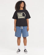 Mockup Boxy Heavyweight Tee Black female full-body 05