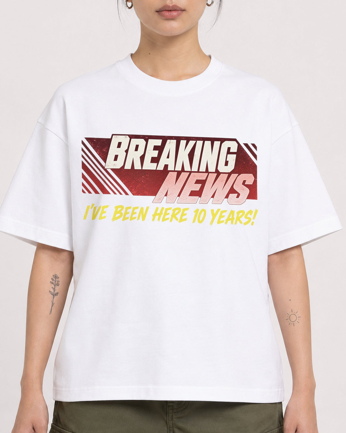 Mockup Boxy Heavyweight Tee White female close-up 12