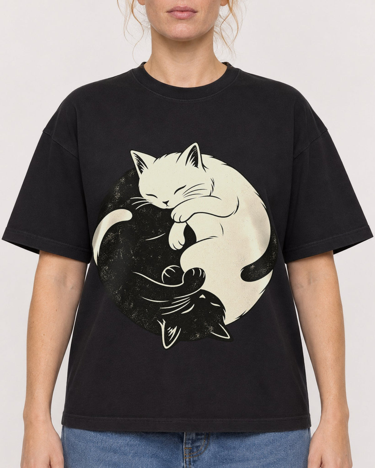 Mockup Boxy Heavyweight Tee Black female close-up 28