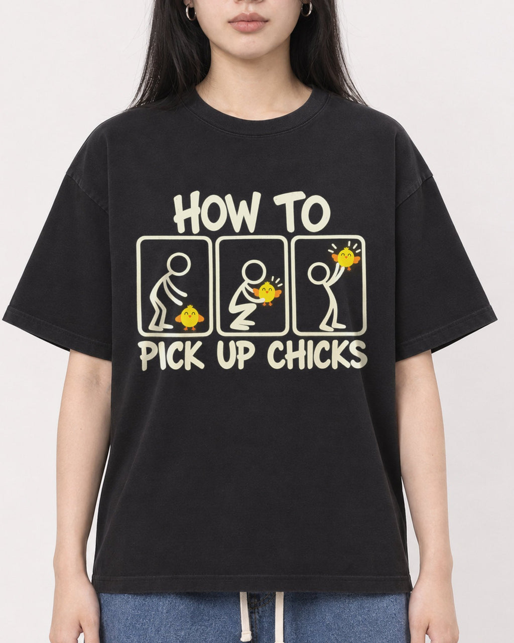 Mockup Boxy Heavyweight Tee Black female close-up 01