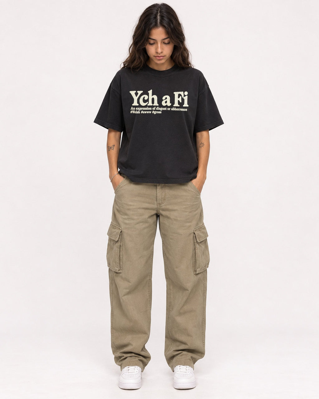 Mockup Boxy Heavyweight Tee Black female full-body 06