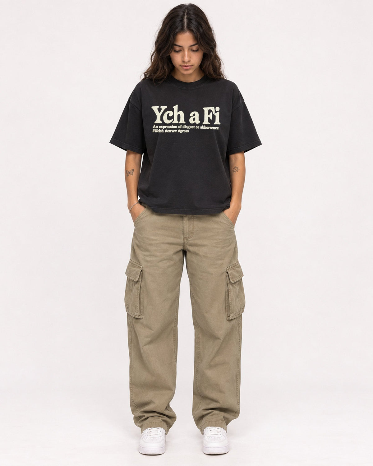 Mockup Boxy Heavyweight Tee Black female full-body 06