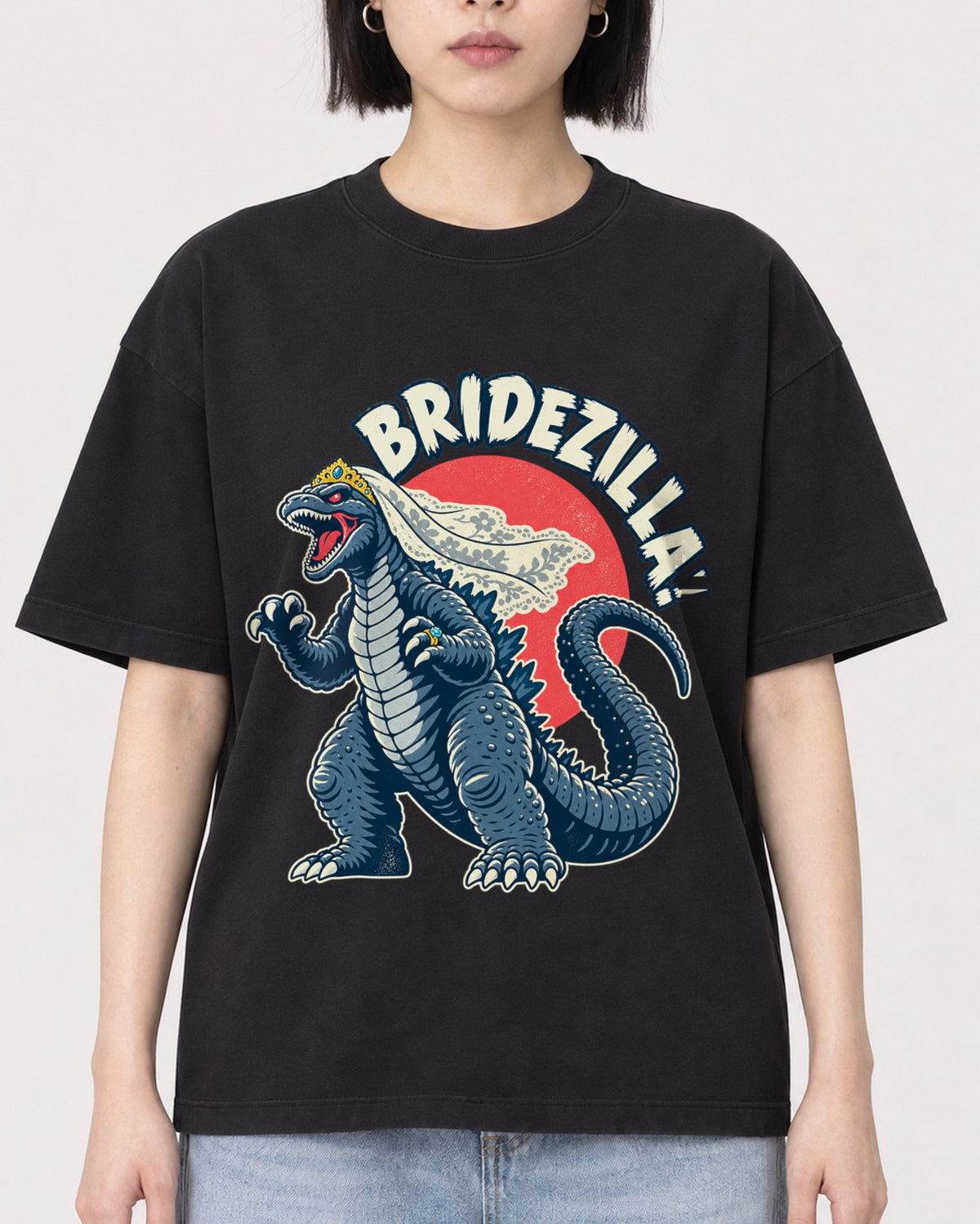 Mockup Boxy Heavyweight Tee Black female close-up 11