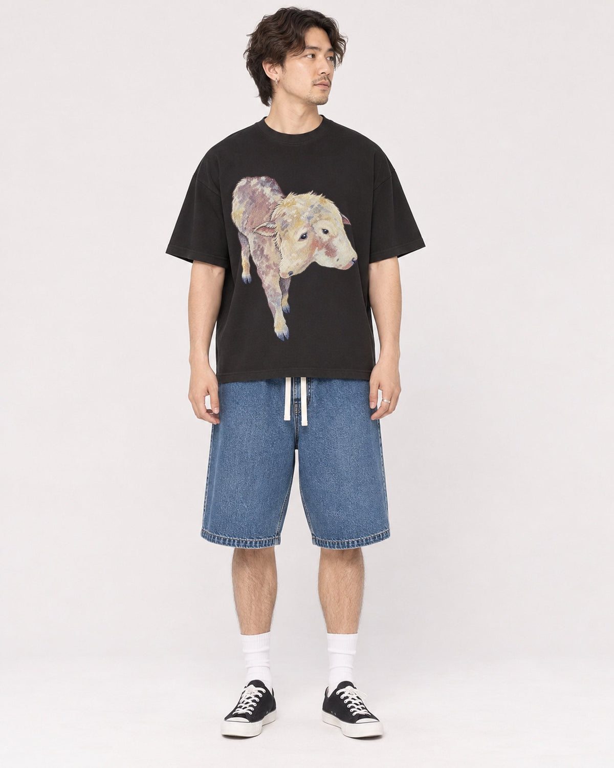 Mockup Boxy Heavyweight Tee Black male full-body 03