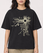 Mockup Boxy Heavyweight Tee Black female close-up 02