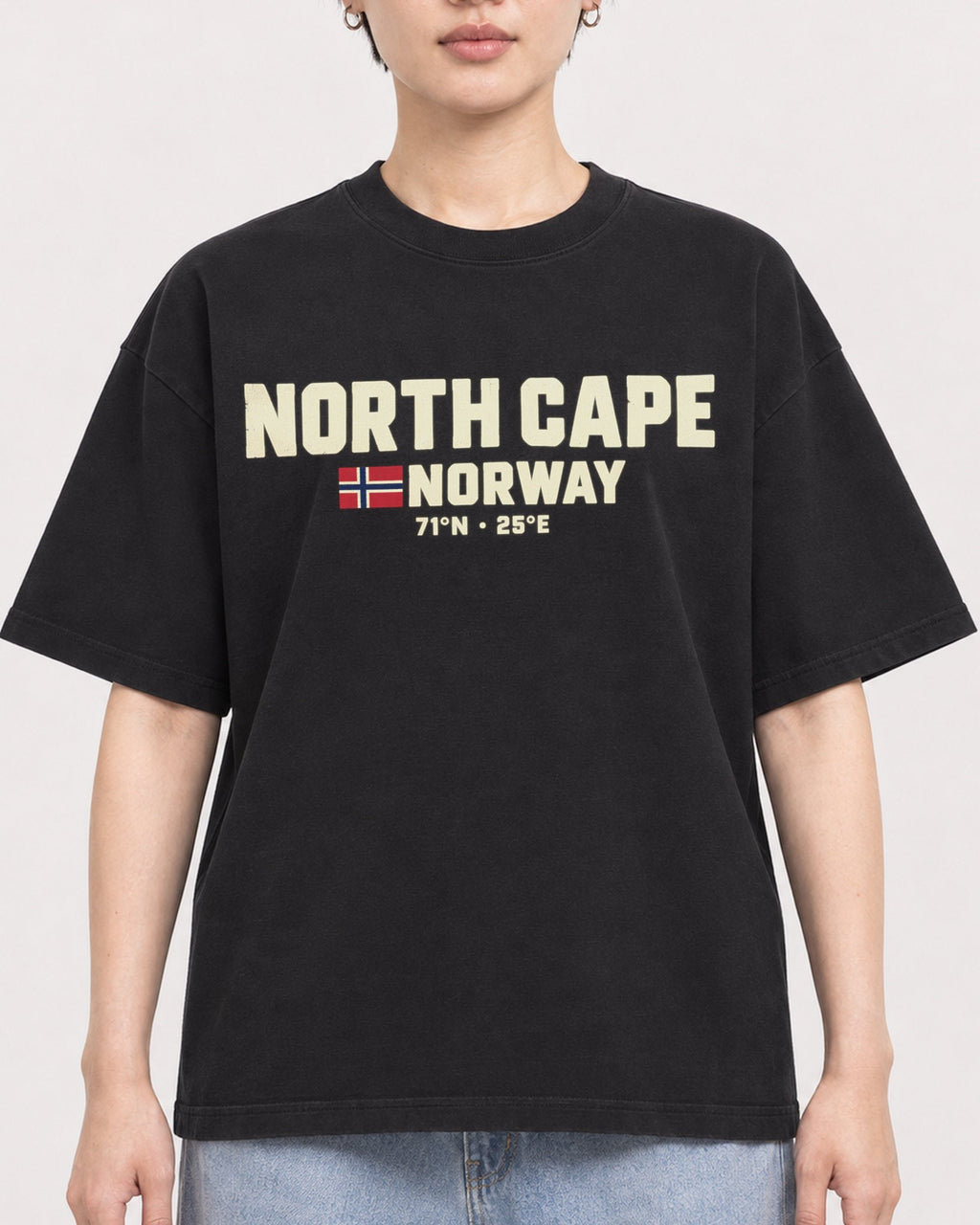 Mockup Boxy Heavyweight Tee Black female close-up 23