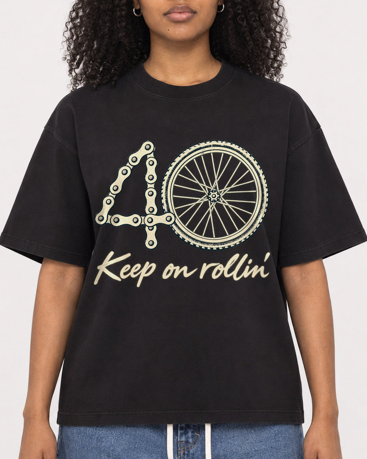 Mockup Boxy Heavyweight Tee Black female close-up 05