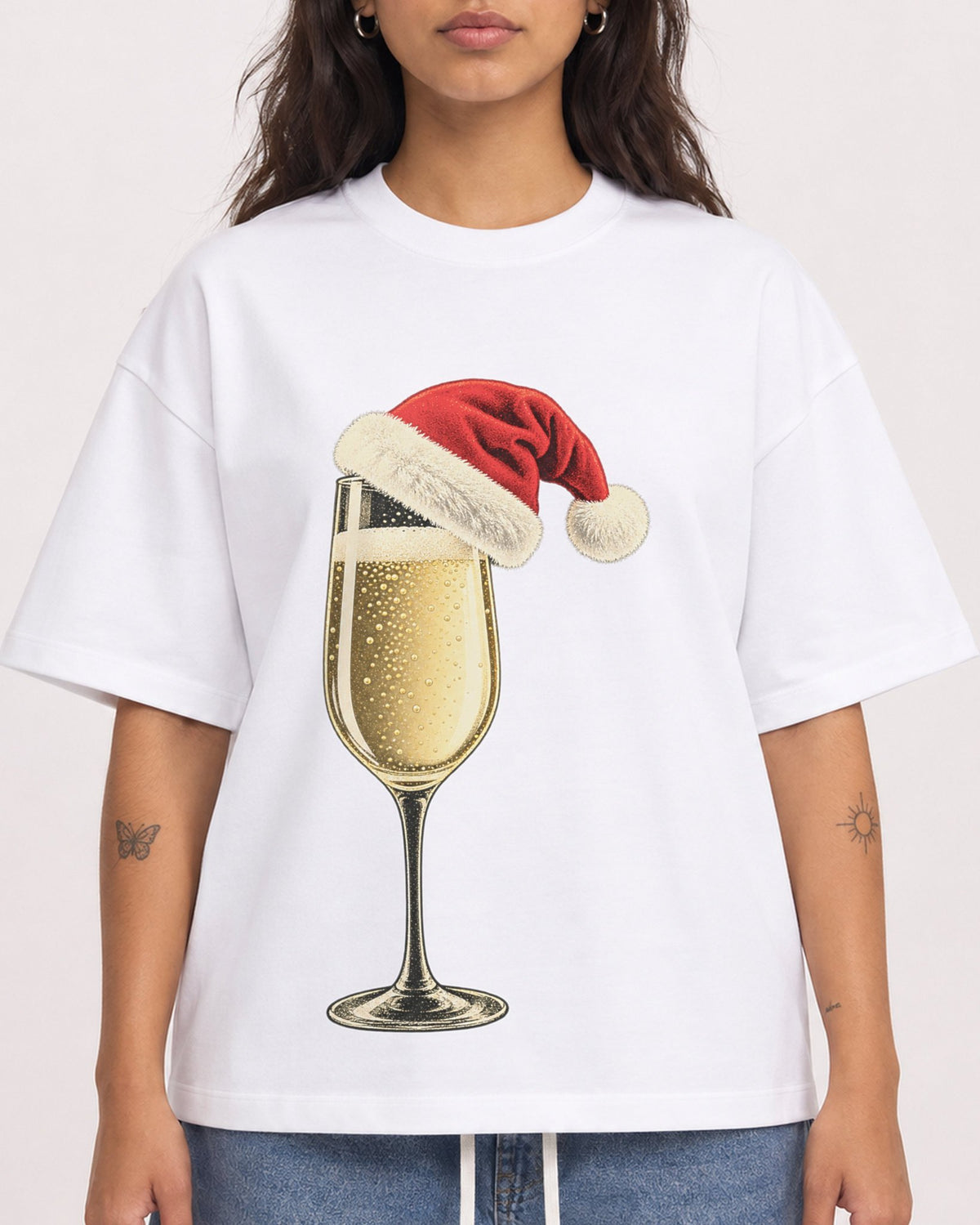 Mockup Boxy Heavyweight Tee White female close-up 06