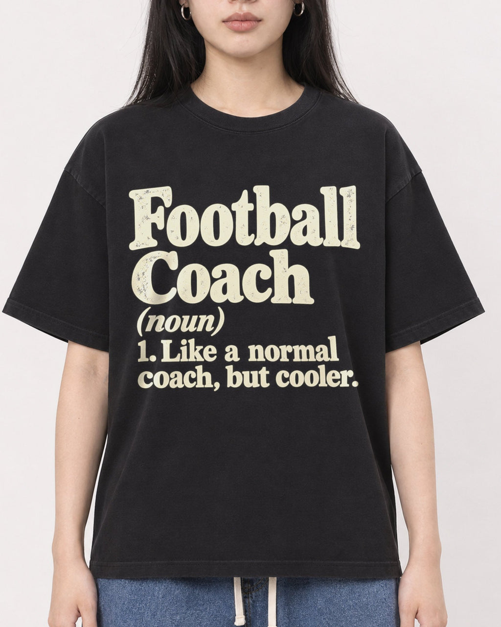 Mockup Boxy Heavyweight Tee Black female close-up 01
