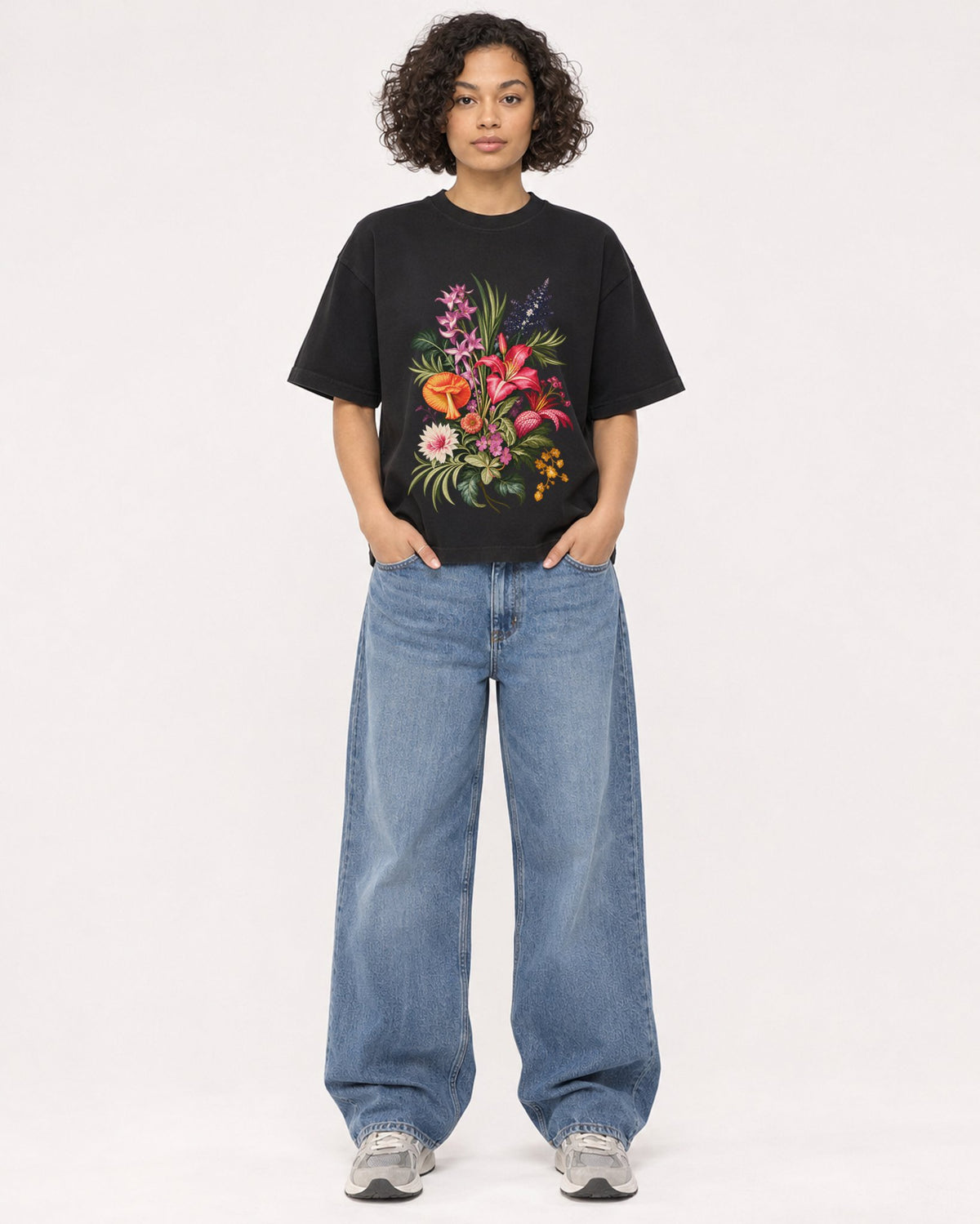 Mockup Boxy Heavyweight Tee Black female full-body 40