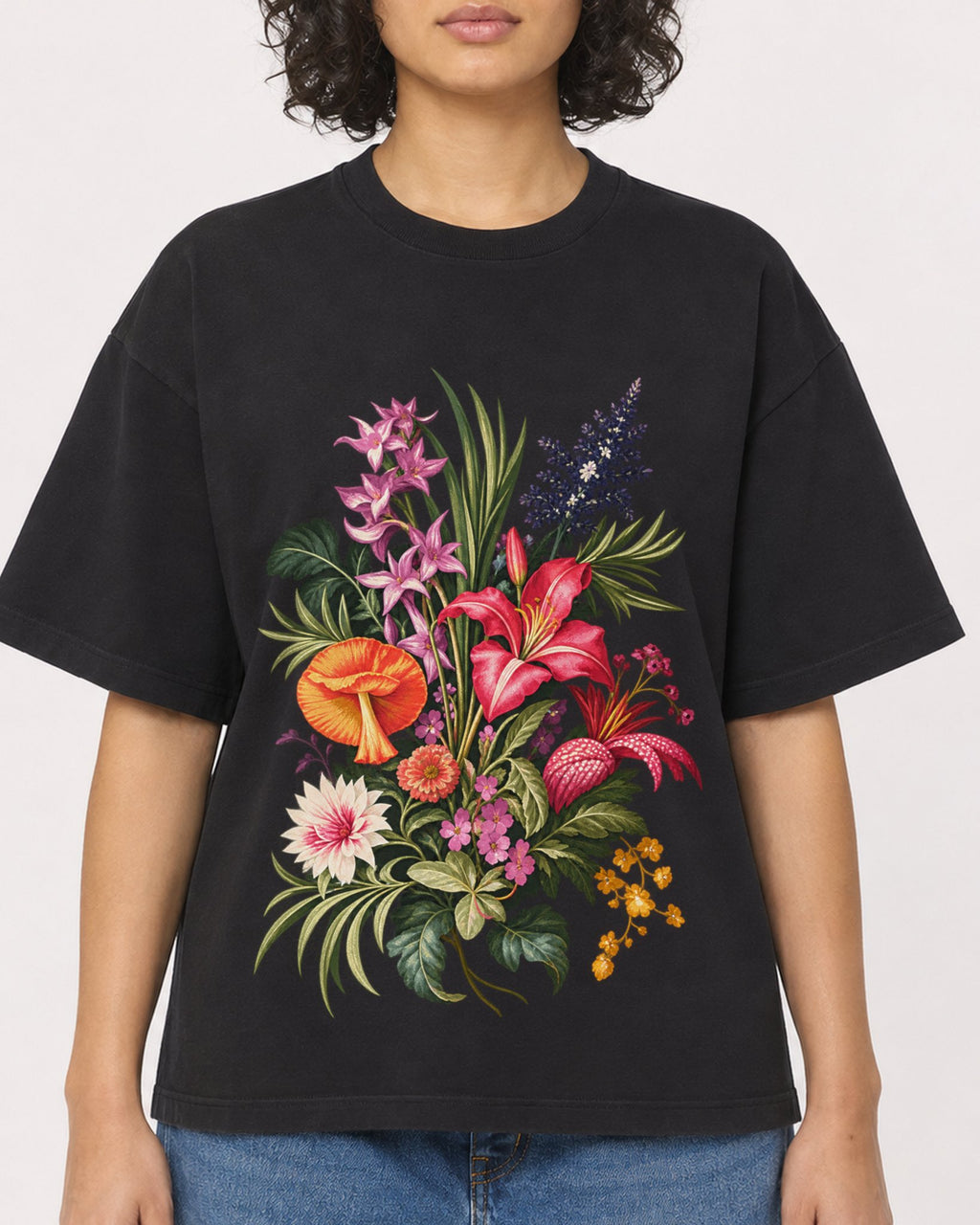 Mockup Boxy Heavyweight Tee Black female close-up 40