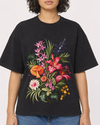 Mockup Boxy Heavyweight Tee Black female close-up 40
