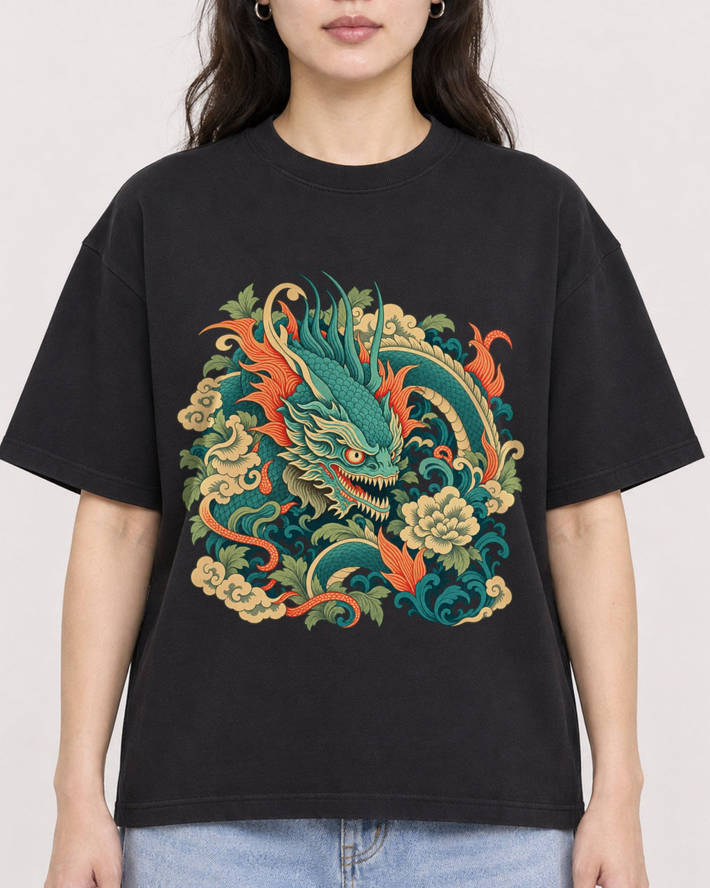 Mockup Boxy Heavyweight Tee Black female close-up 03