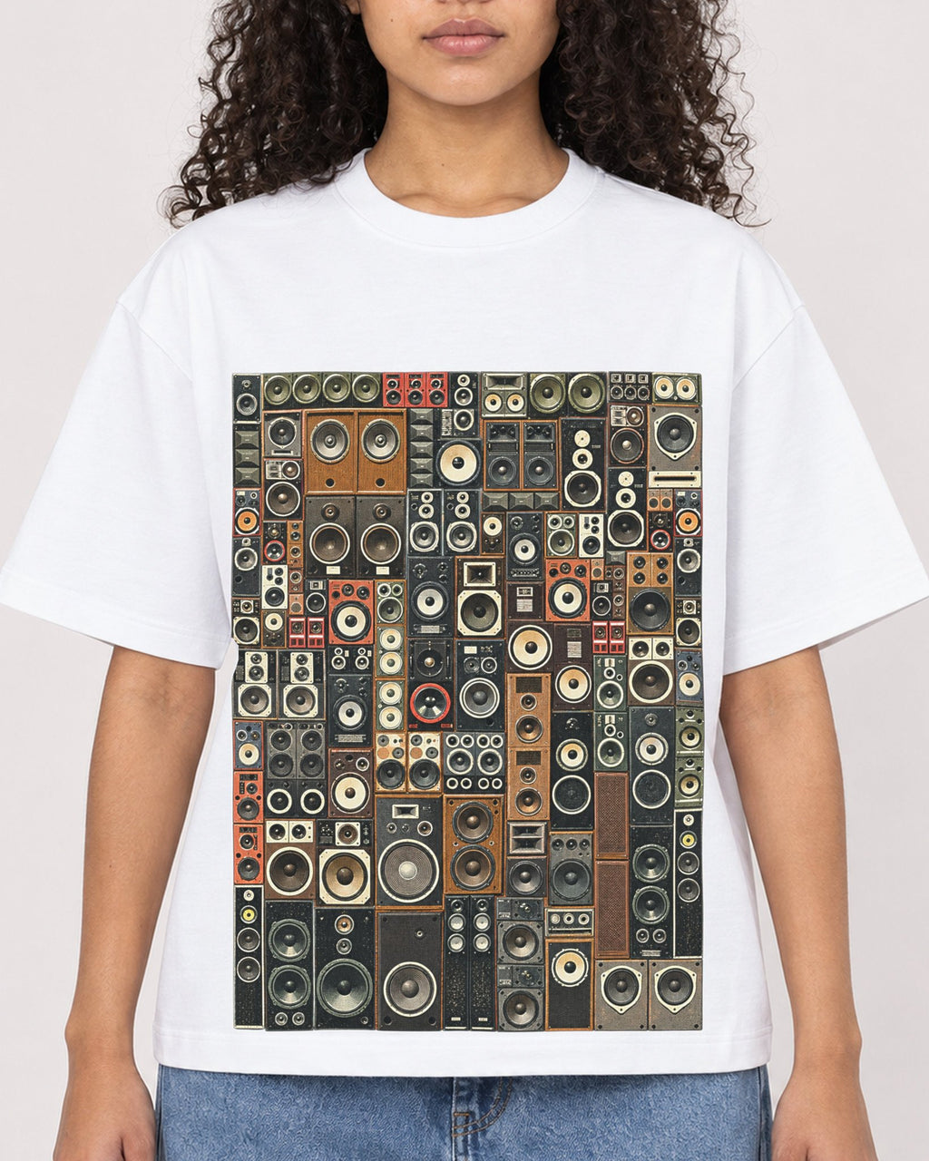 Mockup Boxy Heavyweight Tee White female close-up 10