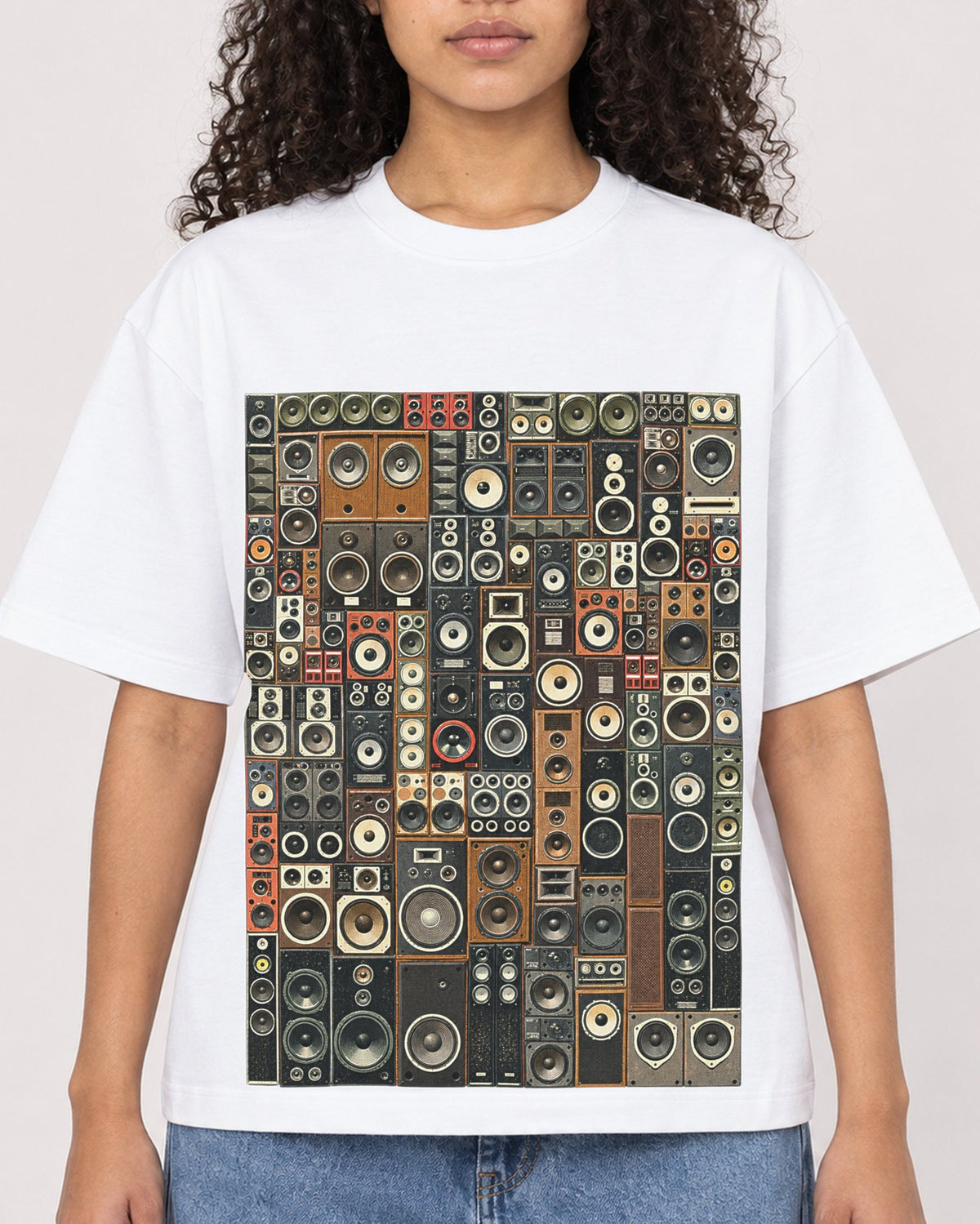 Mockup Boxy Heavyweight Tee White female close-up 10