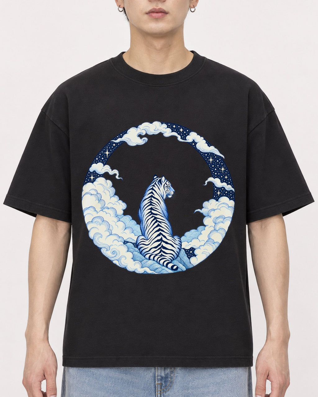 Mockup Boxy Heavyweight Tee Black male close-up 01