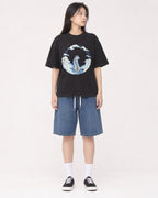 Mockup Boxy Heavyweight Tee Black female full-body 01