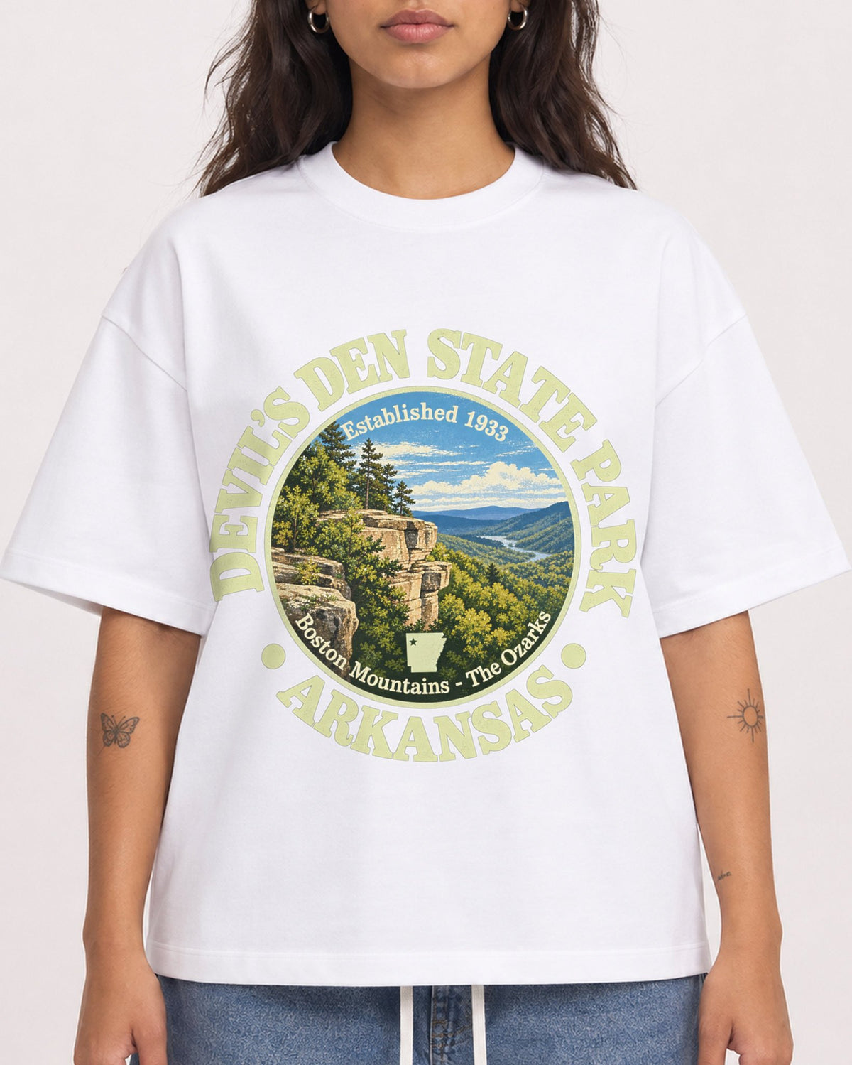 Mockup Boxy Heavyweight Tee White female close-up 06