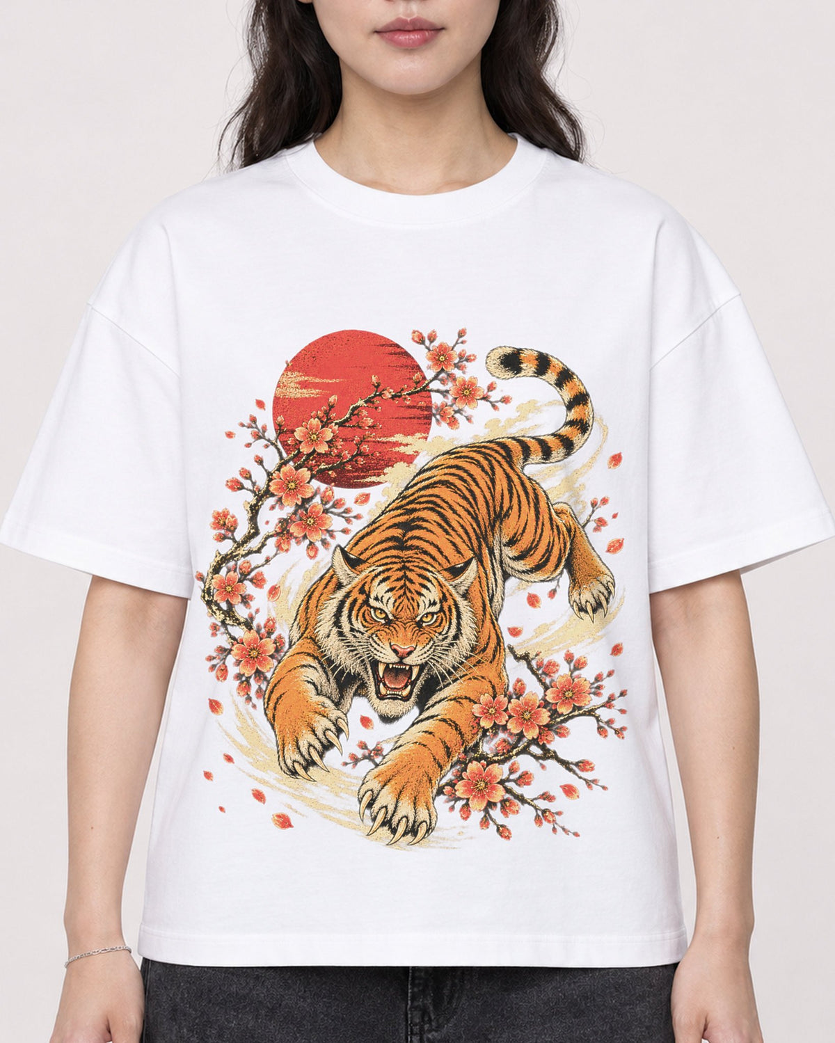 Mockup Boxy Heavyweight Tee White female close-up 03