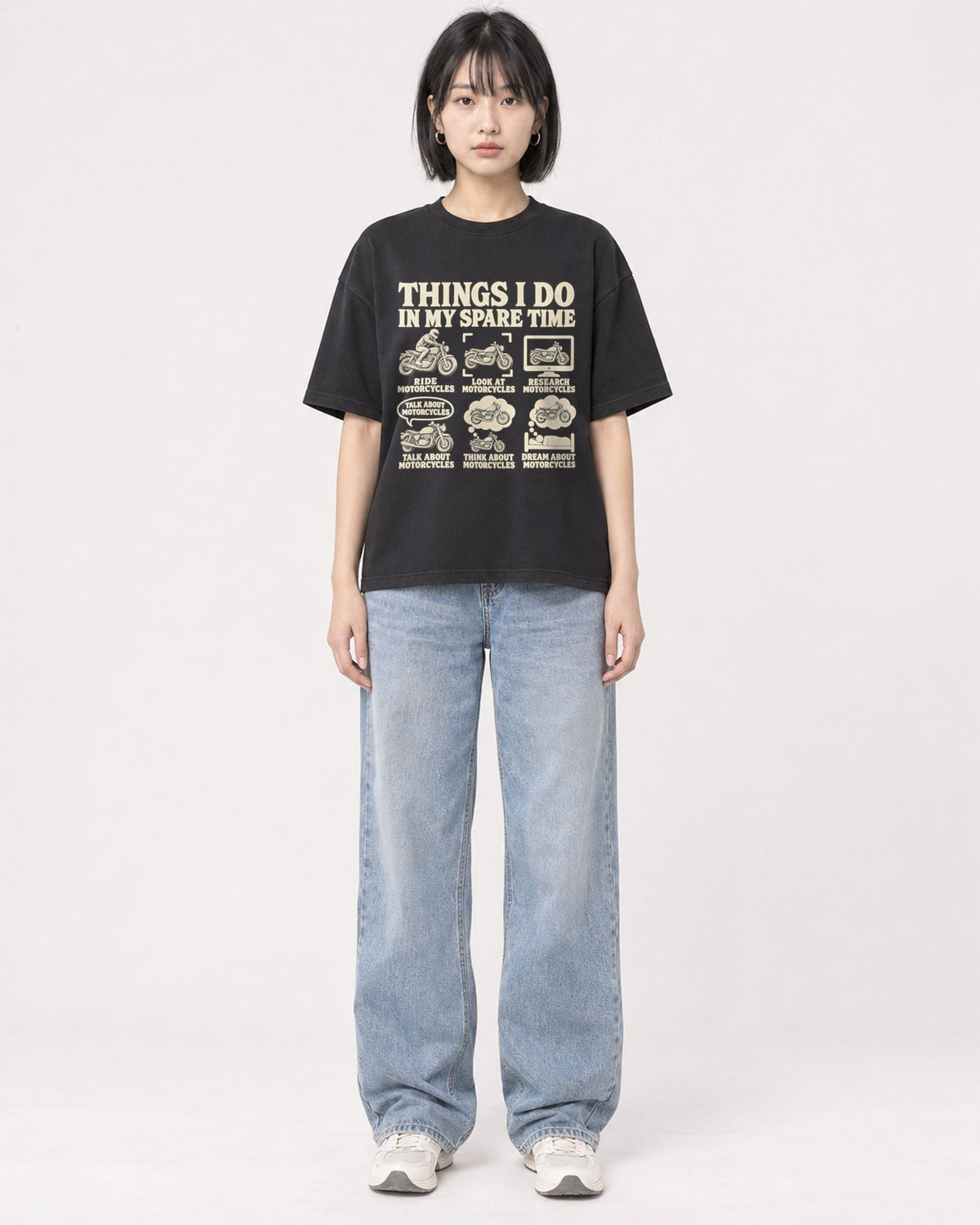 Mockup Boxy Heavyweight Tee Black female full-body 11
