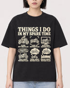Mockup Boxy Heavyweight Tee Black female close-up 11