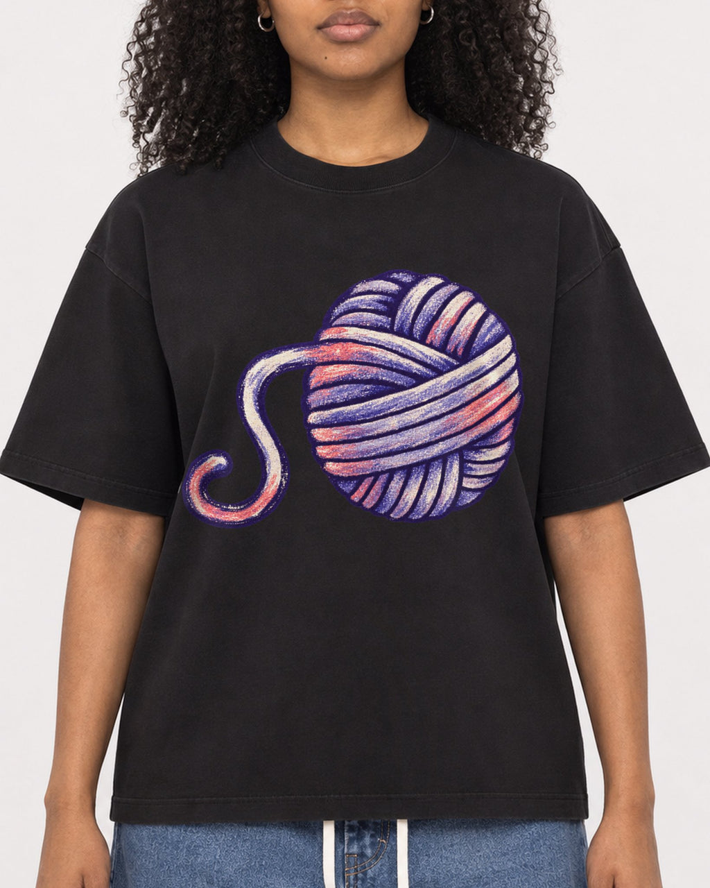 Mockup Boxy Heavyweight Tee Black female close-up 05