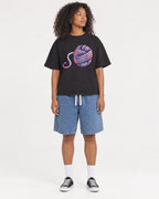 Mockup Boxy Heavyweight Tee Black female full-body 05