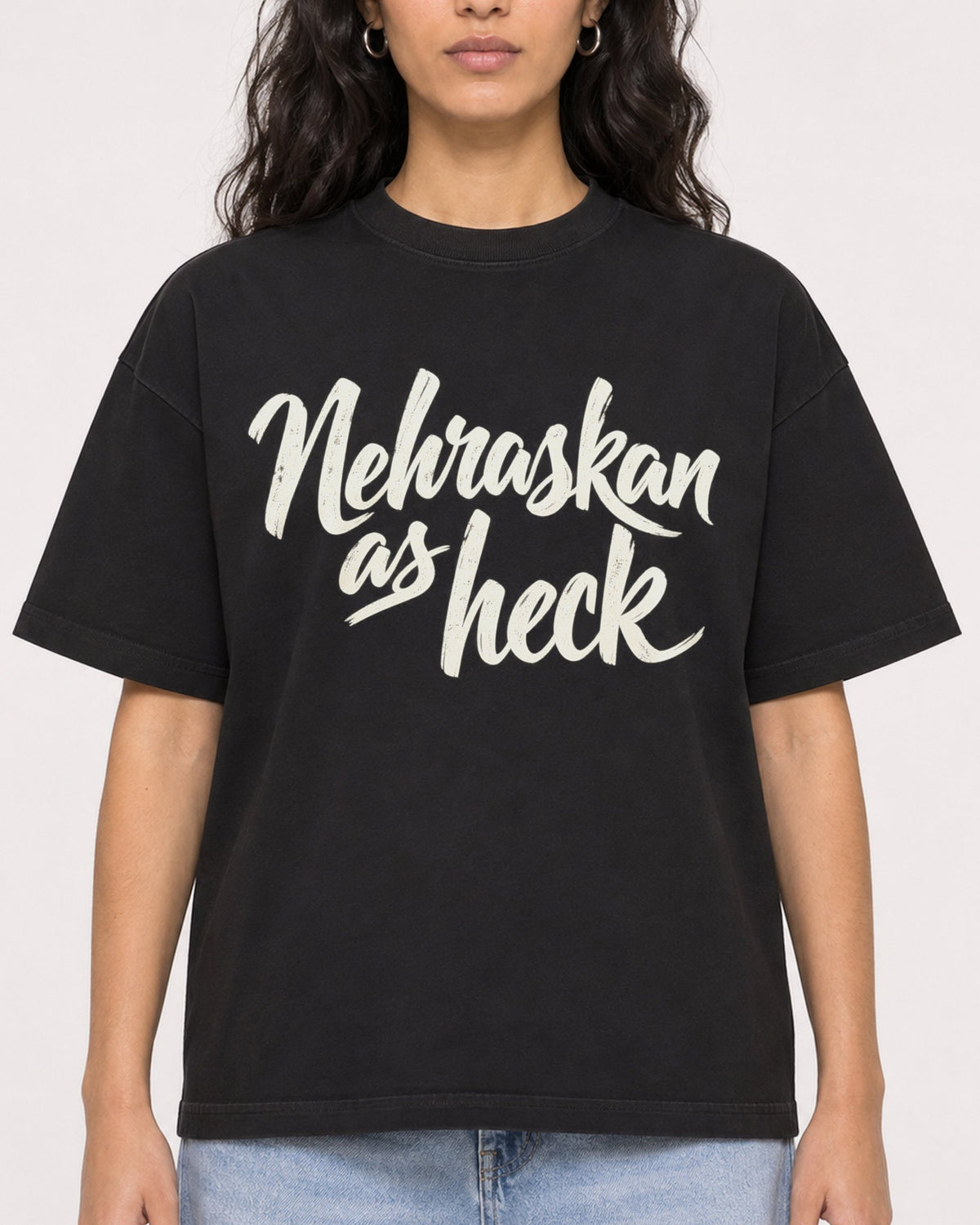 Mockup Boxy Heavyweight Tee Black female close-up 07
