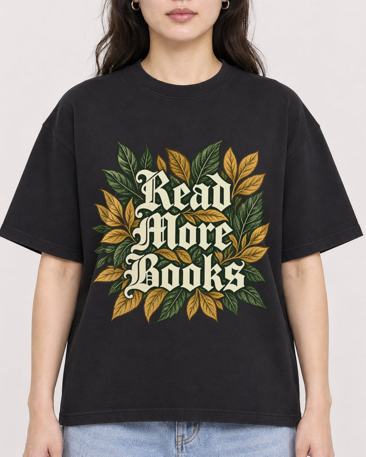 Mockup Boxy Heavyweight Tee Black female close-up 03