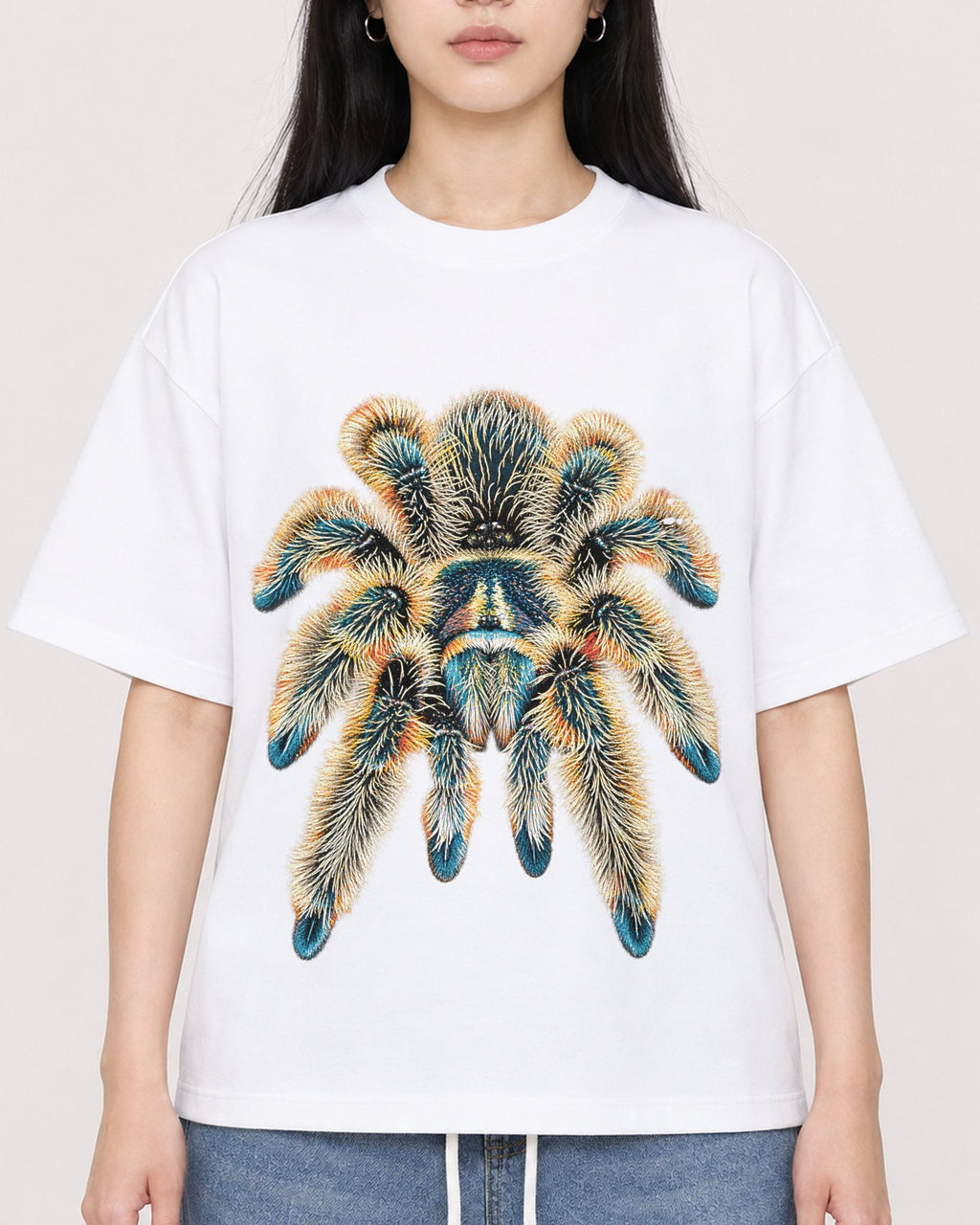 Mockup Boxy Heavyweight Tee White female close-up 01