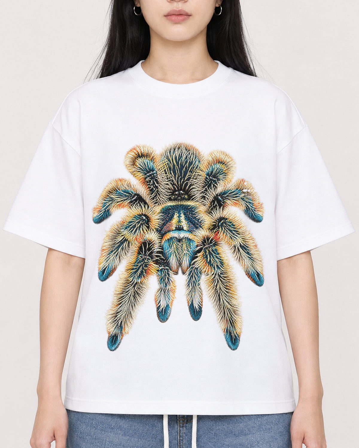 Mockup Boxy Heavyweight Tee White female close-up 01