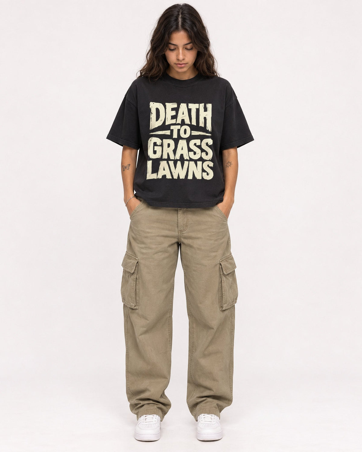 Mockup Boxy Heavyweight Tee Black female full-body 06