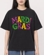 Mockup Boxy Heavyweight Tee Black female close-up 01