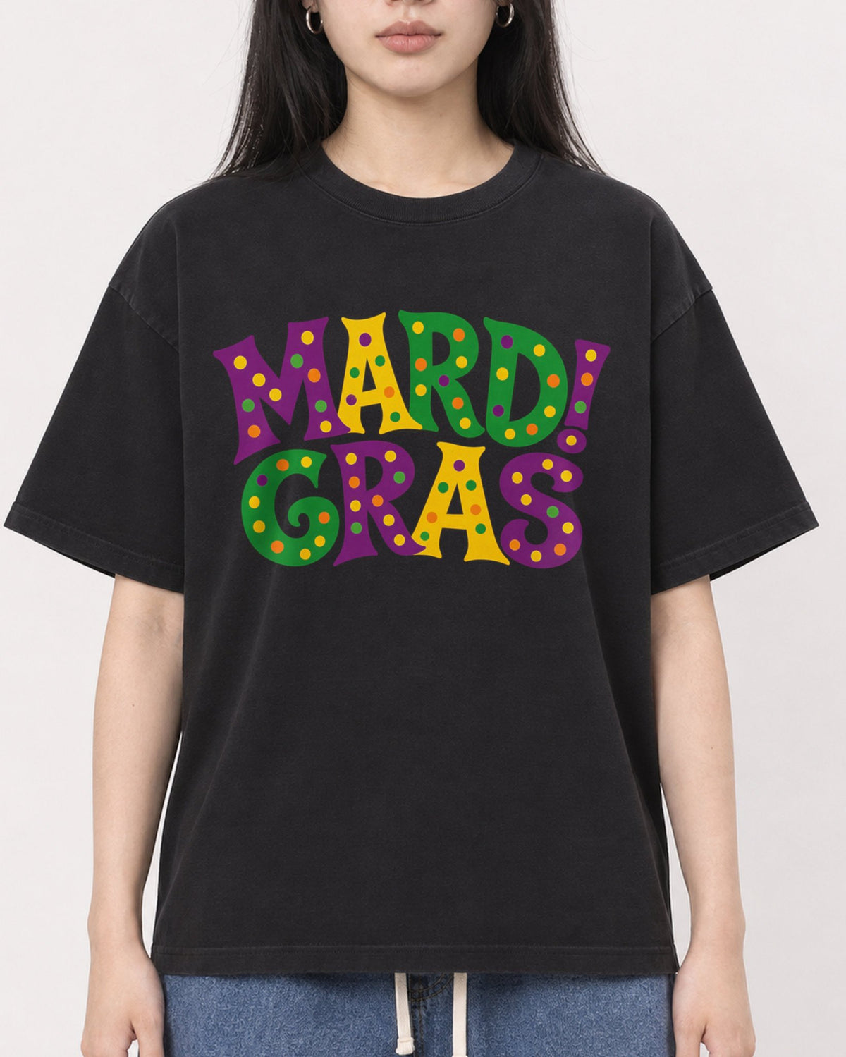Mockup Boxy Heavyweight Tee Black female close-up 01