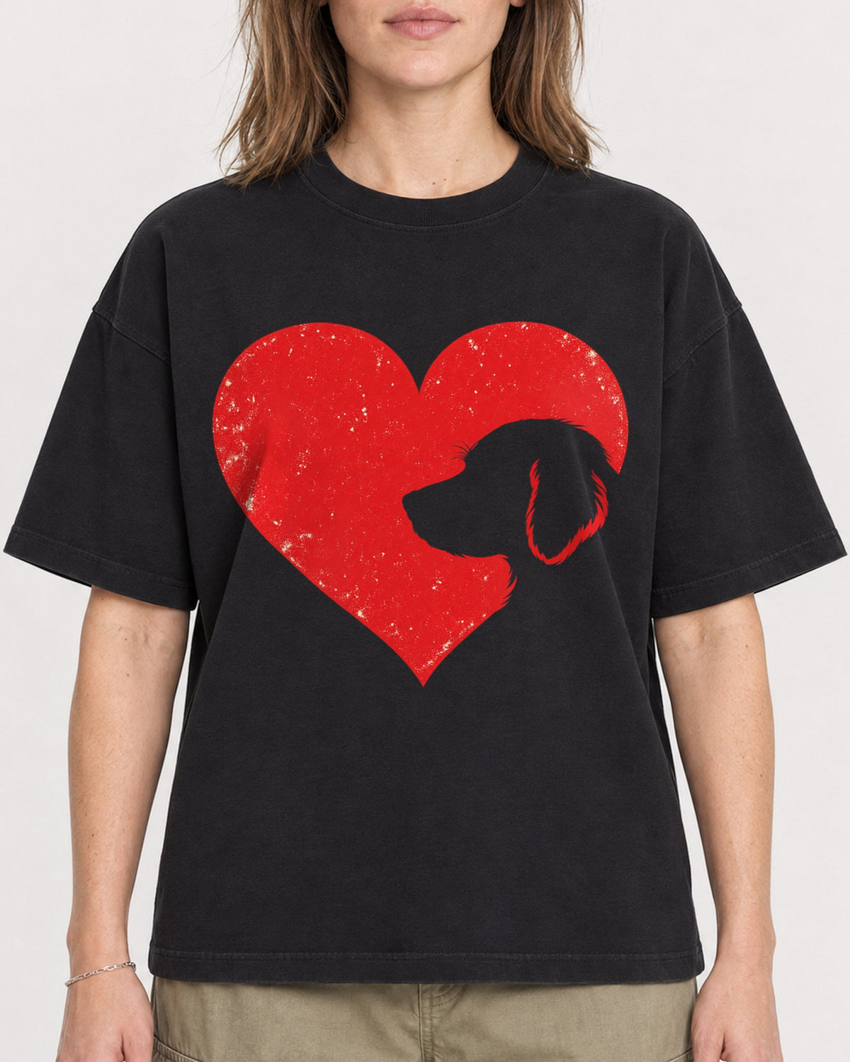 Mockup Boxy Heavyweight Tee Black female close-up 38