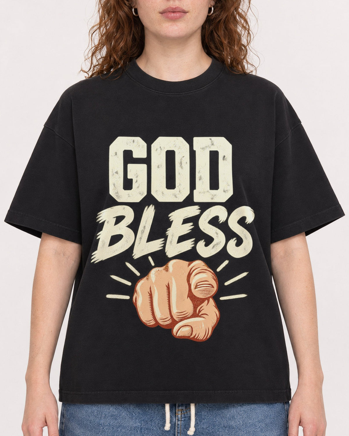 Mockup Boxy Heavyweight Tee Black female close-up 09