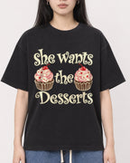 Mockup Boxy Heavyweight Tee Black female close-up 01