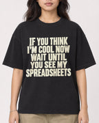Mockup Boxy Heavyweight Tee Black female close-up 02