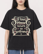 Mockup Boxy Heavyweight Tee Black female close-up 01