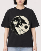 Mockup Boxy Heavyweight Tee Black female close-up 11
