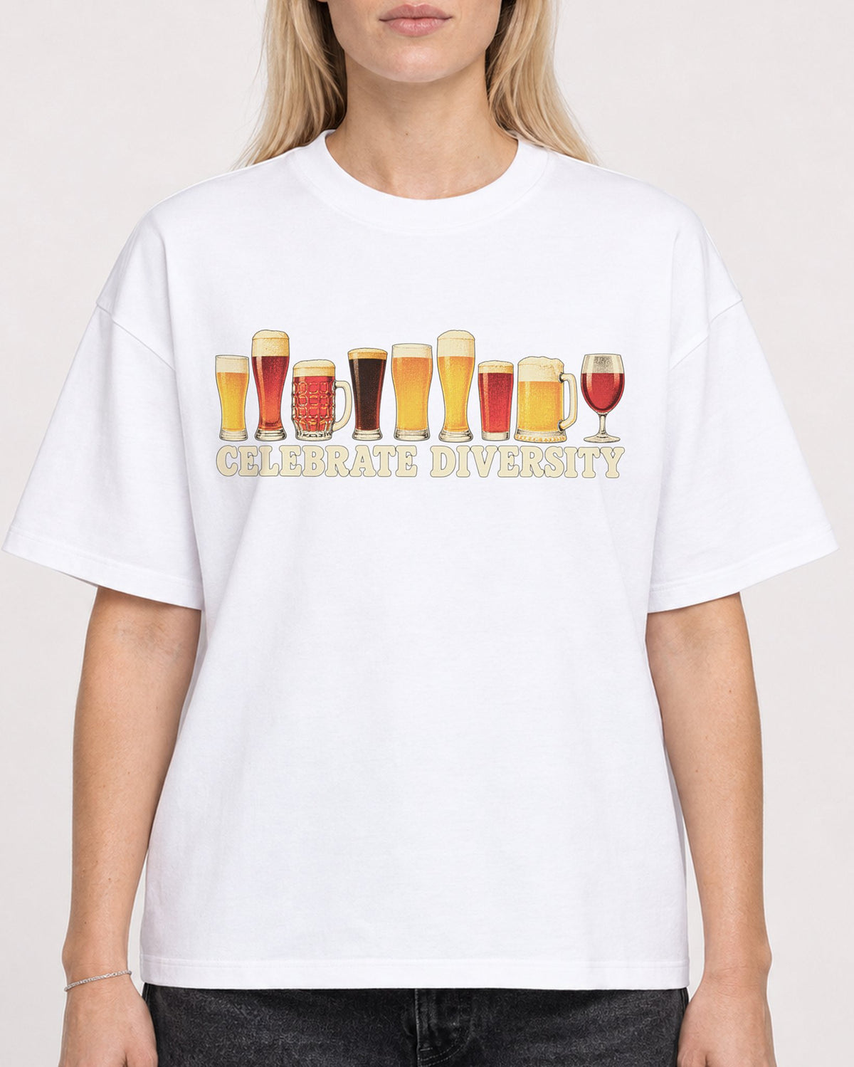 Mockup Boxy Heavyweight Tee White female close-up 08