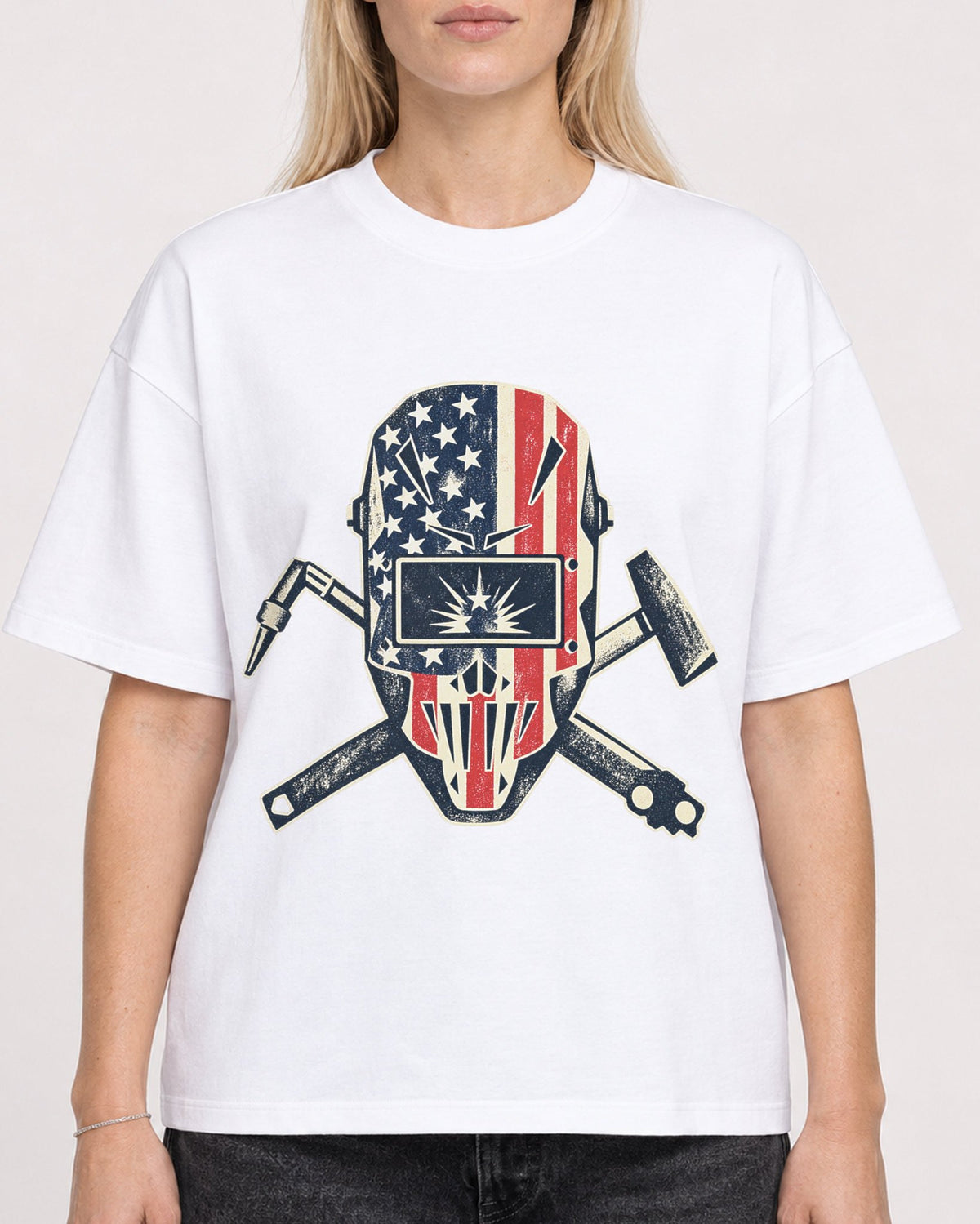 Mockup Boxy Heavyweight Tee White female close-up 08