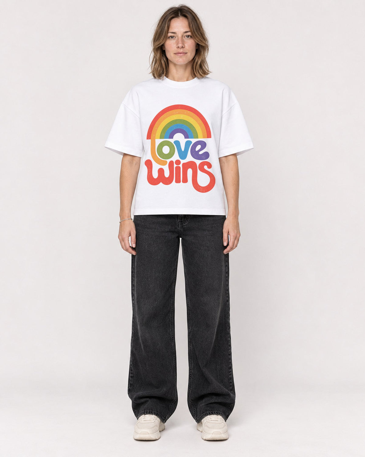 Mockup Boxy Heavyweight Tee White female full-body 38